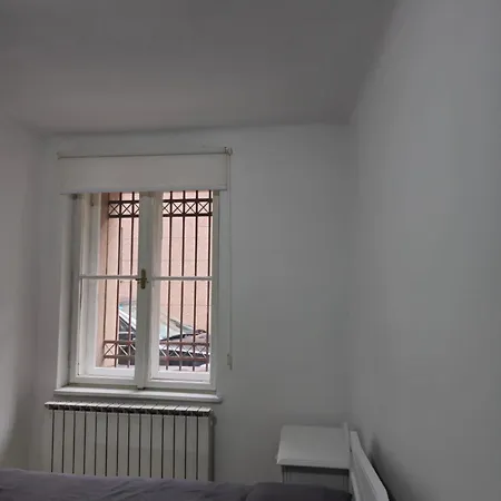 Sg, Apartment *