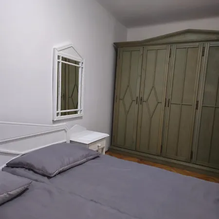 Sg, Apartment