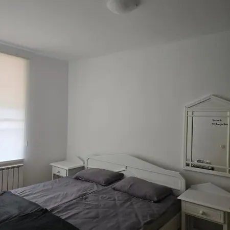 Sg, Apartment *